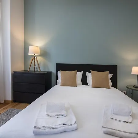 Almirante Deluxe By Homing Apartment *