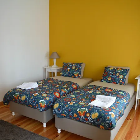 Almirante Deluxe By Homing Apartment *